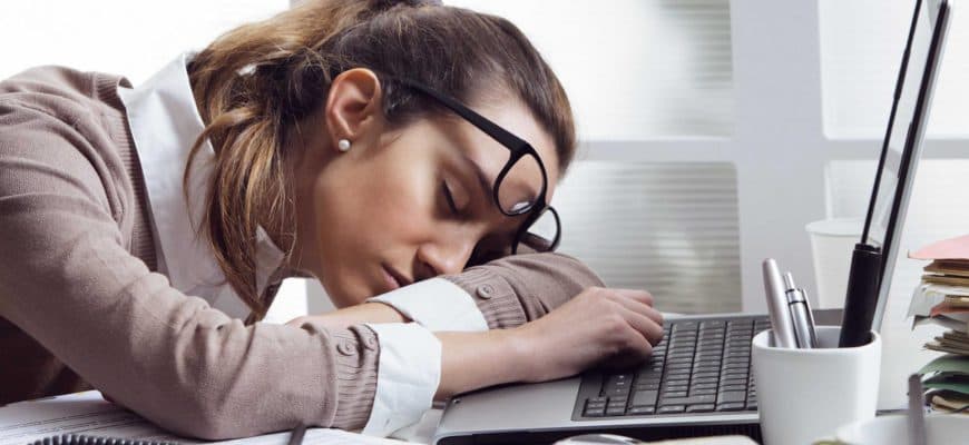Как бороться с сонливостью на работе