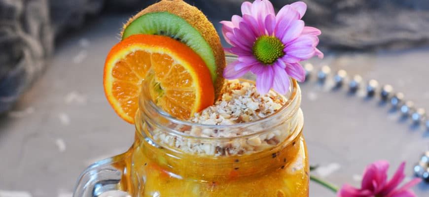 Фруктовый завтрак с овсянкой и грецкими орехами