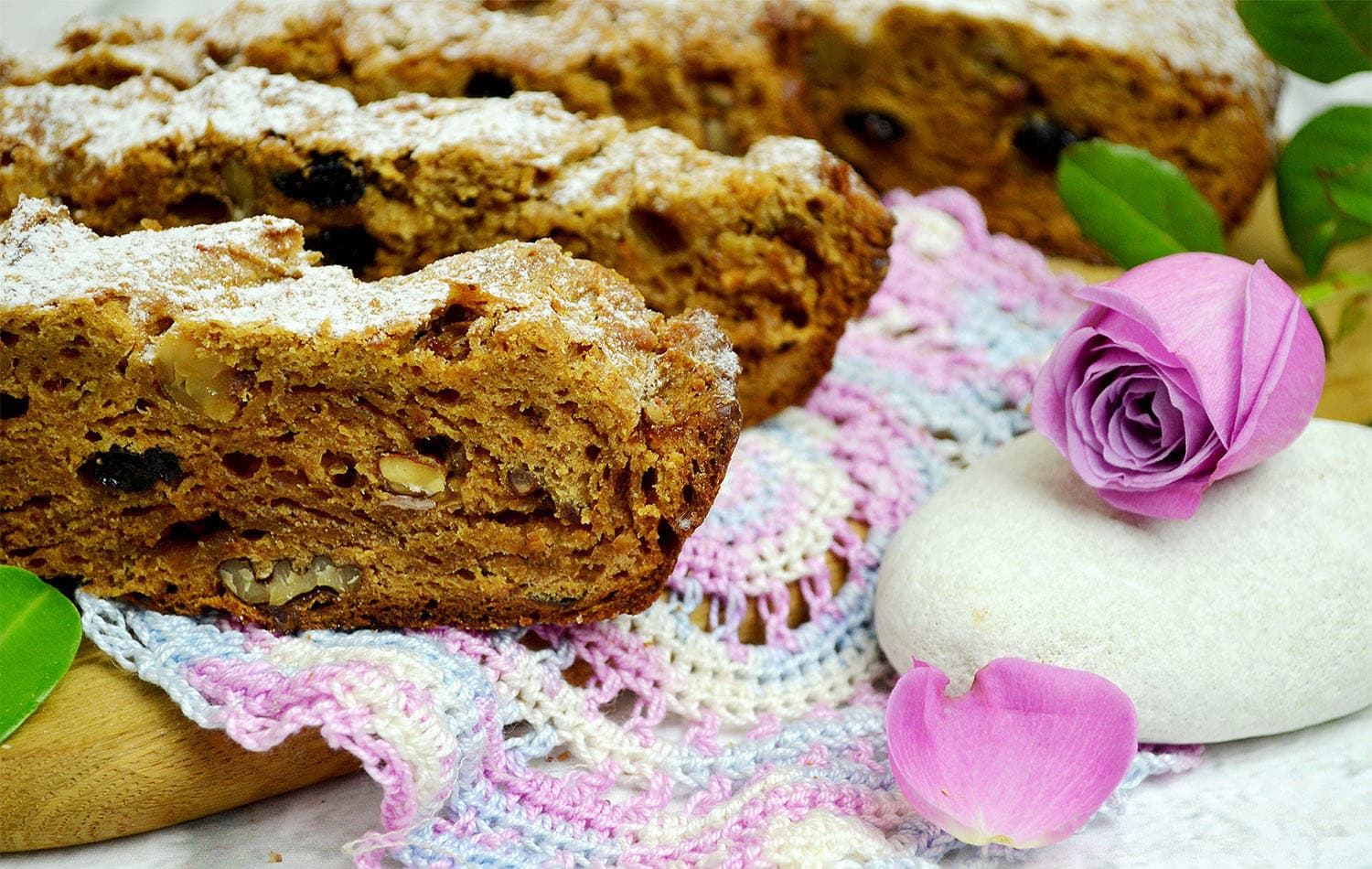 Рецепт: Кекс с хурмой, изюмом и орехами